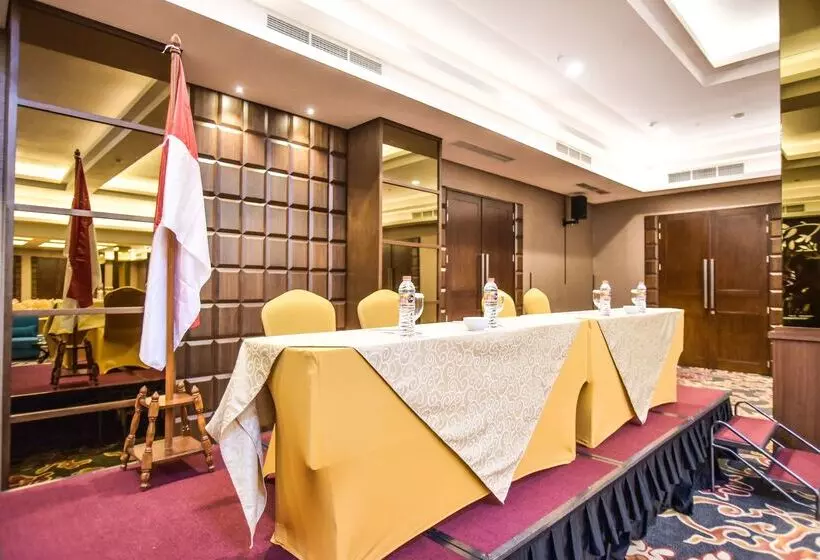 Hotelli Golden Tulip Essential Tangerang
