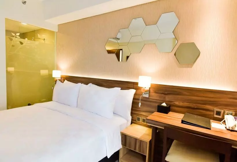Hotelli Golden Tulip Essential Tangerang