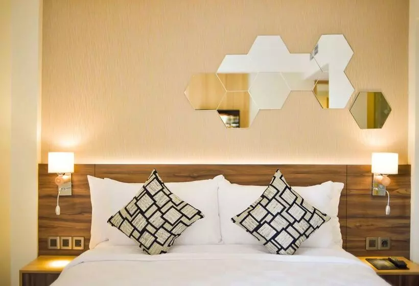 Hotelli Golden Tulip Essential Tangerang
