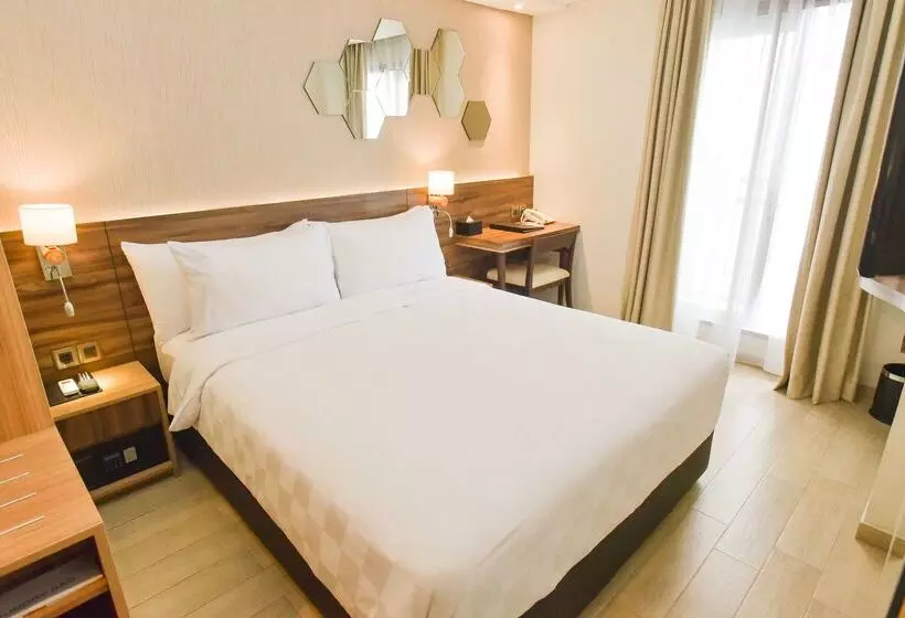 Hotelli Golden Tulip Essential Tangerang