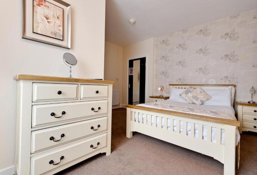 בית מלון כפרי Lauriston & Lawton Court