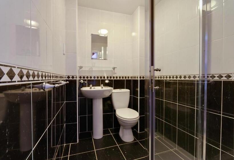 בית מלון כפרי Lauriston & Lawton Court