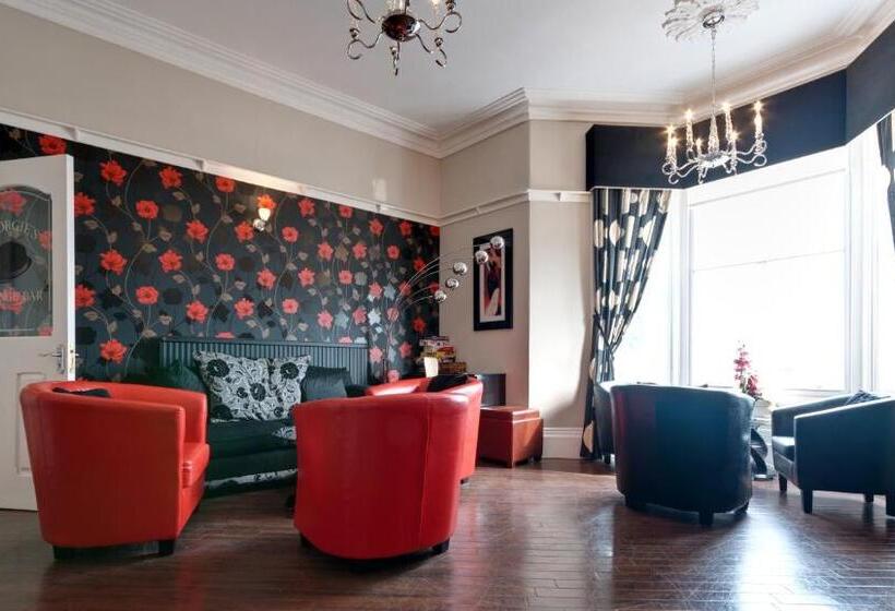 בית מלון כפרי Lauriston & Lawton Court