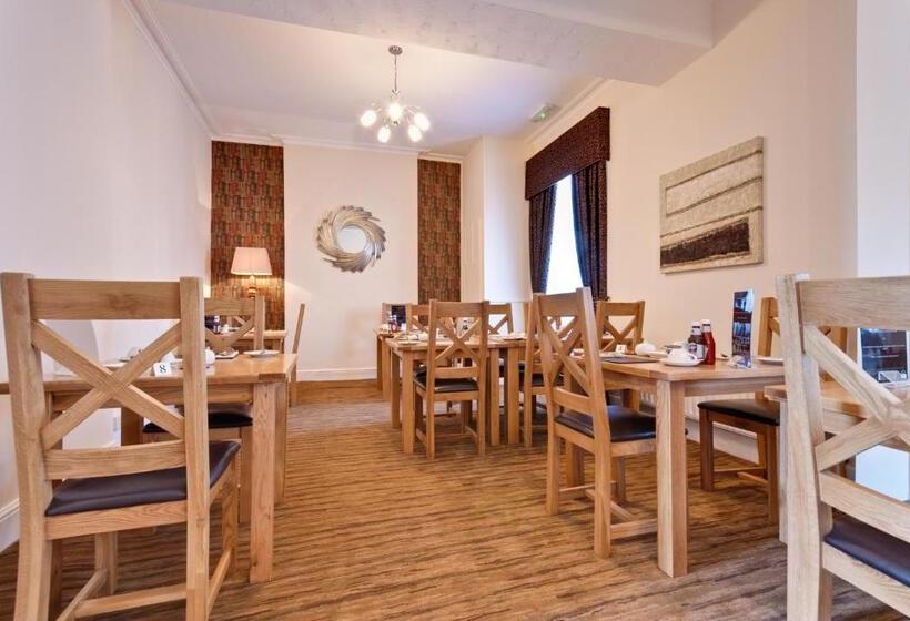 בית מלון כפרי Lauriston & Lawton Court