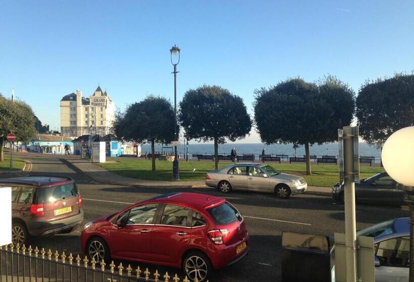 בית מלון כפרי Lauriston & Lawton Court