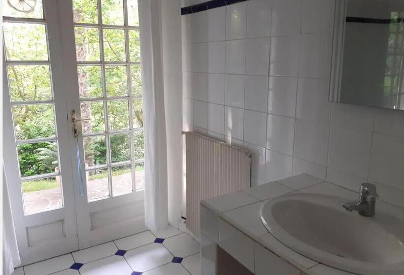 مبيت وإفطار Mendiska