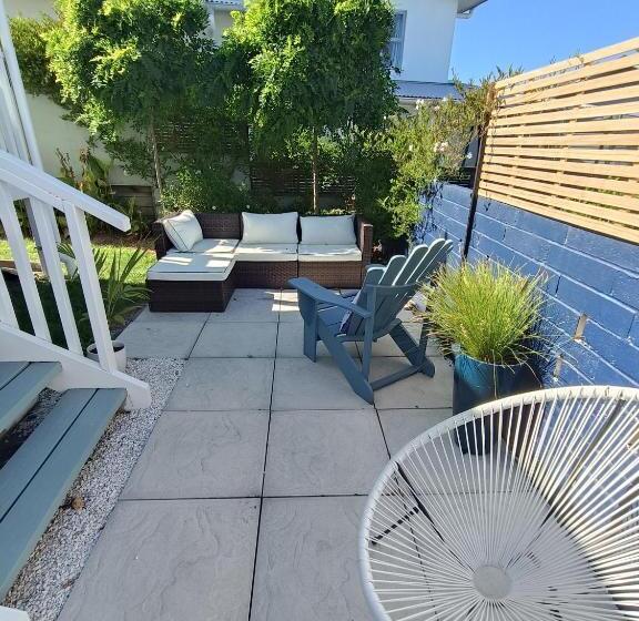 צימר Omanu Cottage