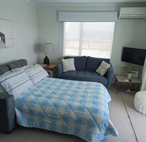 Aamiaismajoitus (B&B) Omanu Cottage