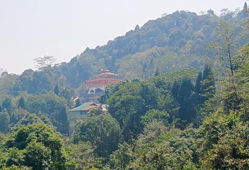 Bed and Breakfast Serendipity By The Mountains