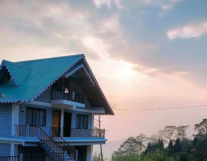 Bed and Breakfast Serendipity By The Mountains