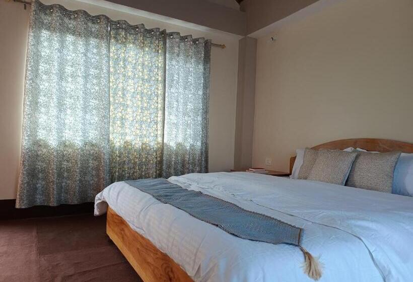 Bed and Breakfast Serendipity By The Mountains