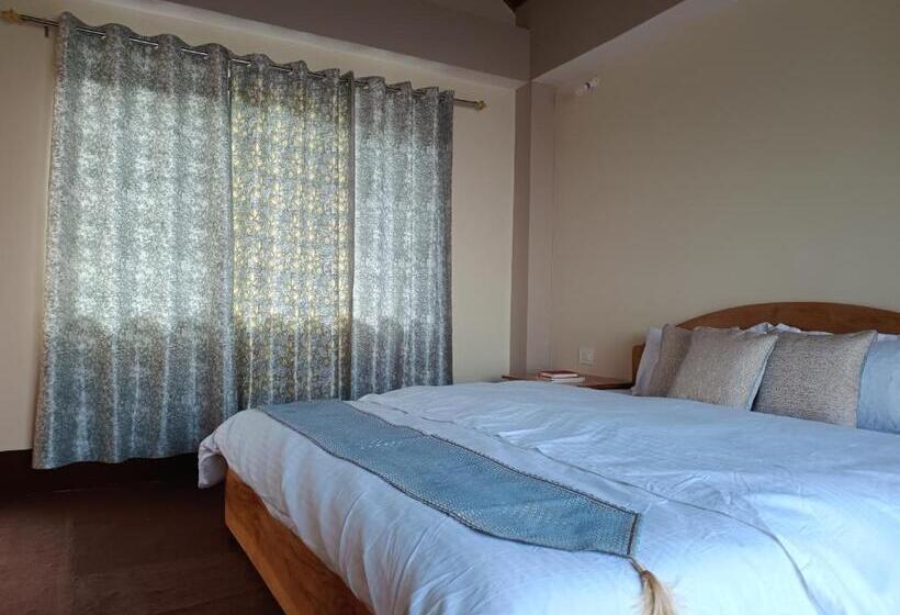 Bed and Breakfast Serendipity By The Mountains