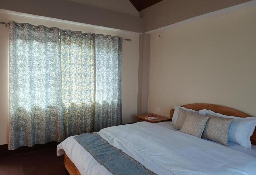 Bed and Breakfast Serendipity By The Mountains