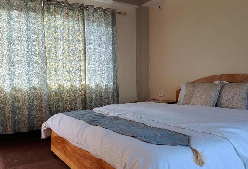 Bed and Breakfast Serendipity By The Mountains