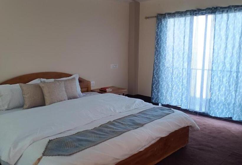 Bed and Breakfast Serendipity By The Mountains