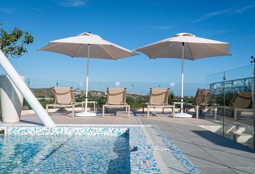 Flamboyan Hotel & Residences