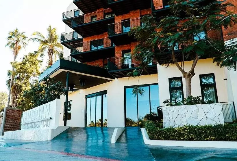 Flamboyan Hotel & Residences