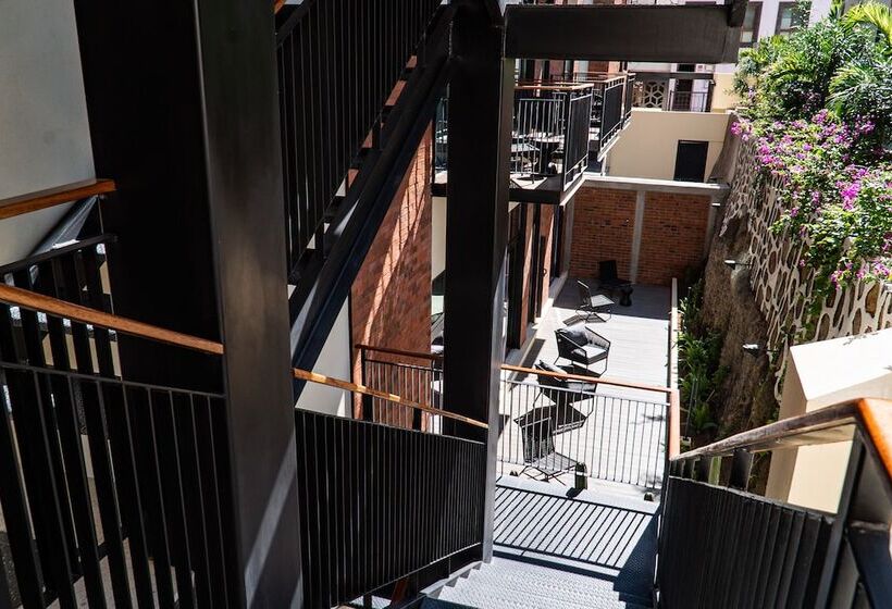 Flamboyan Hotel & Residences