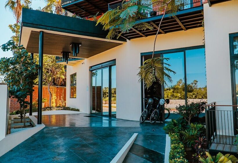 Flamboyan Hotel & Residences