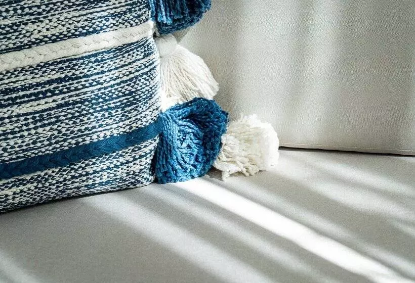 Flamboyan Hotel & Residences