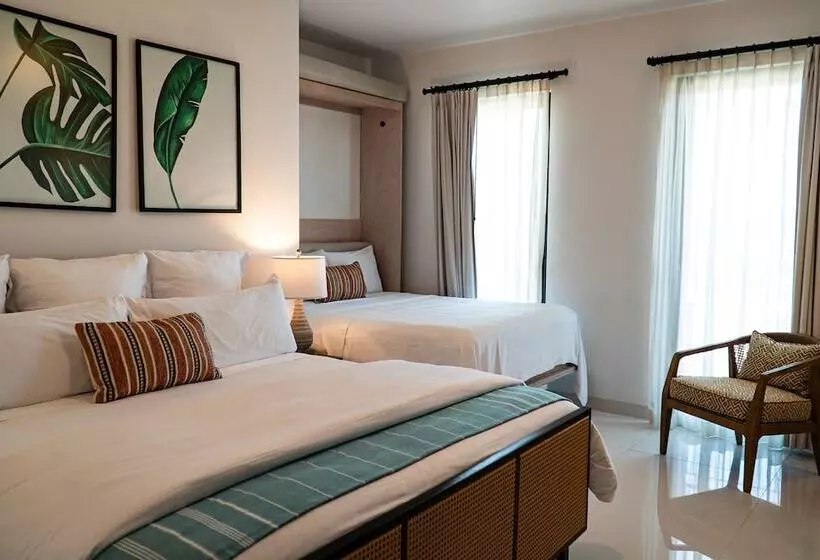 Flamboyan Hotel & Residences