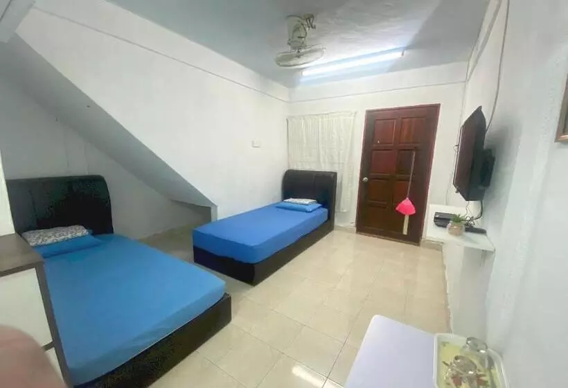 Hotelli Oyo 90910 Homestay D Lalang Inn