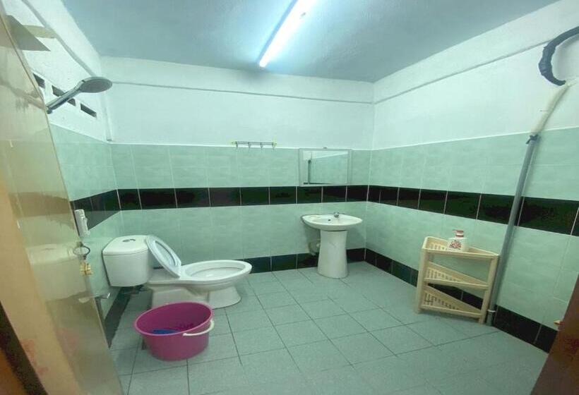 Отель Oyo 90910 Homestay D Lalang Inn