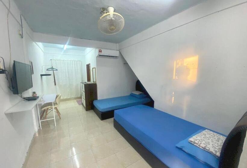 Отель Oyo 90910 Homestay D Lalang Inn