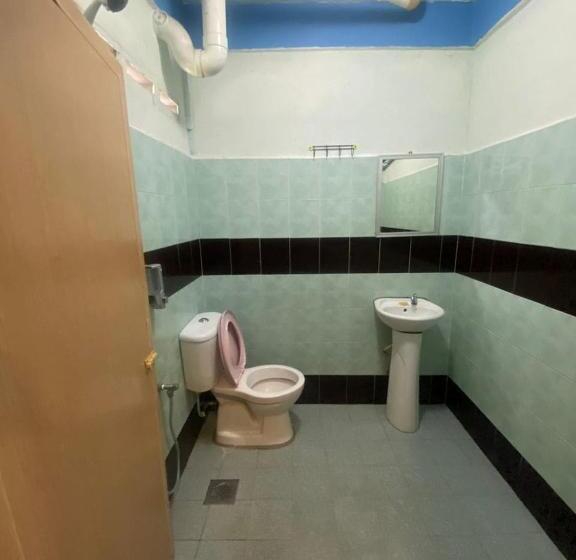 Отель Oyo 90910 Homestay D Lalang Inn