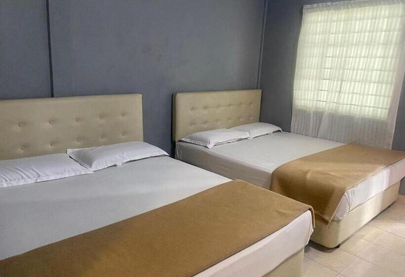 Отель Oyo 90910 Homestay D Lalang Inn