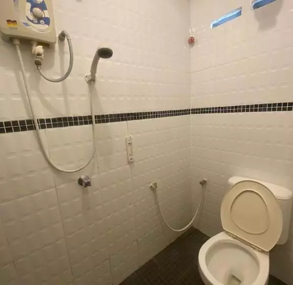 Hotelli Oyo 90910 Homestay D Lalang Inn