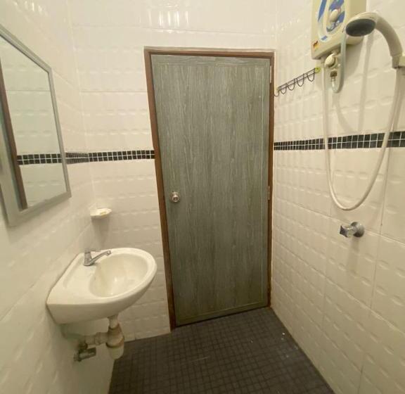 Отель Oyo 90910 Homestay D Lalang Inn