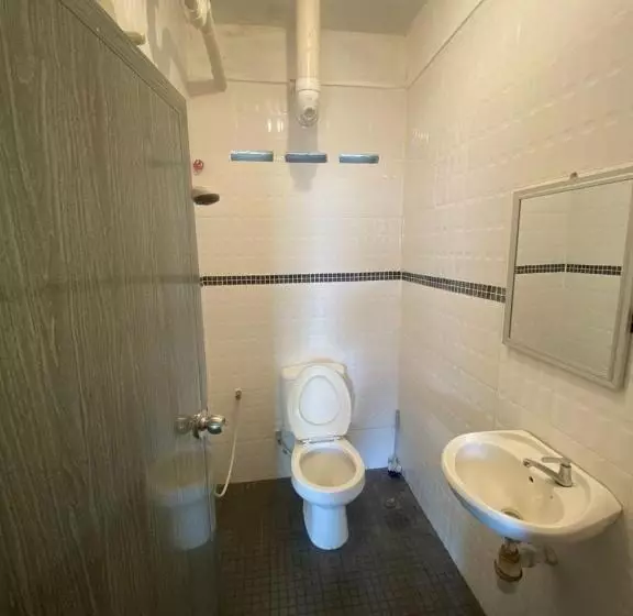 Hotelli Oyo 90910 Homestay D Lalang Inn