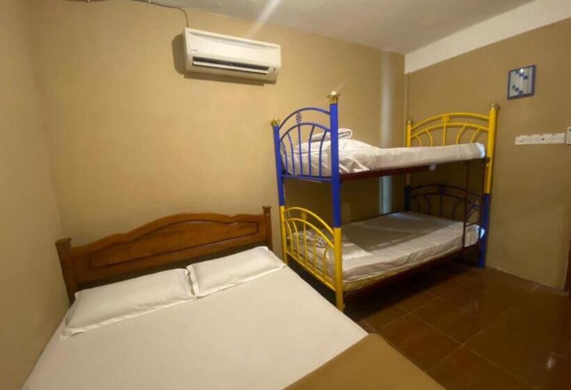 Отель Oyo 90910 Homestay D Lalang Inn