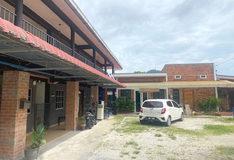 Отель Oyo 90910 Homestay D Lalang Inn