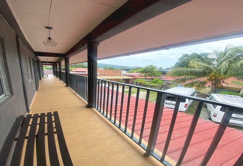 Отель Oyo 90910 Homestay D Lalang Inn