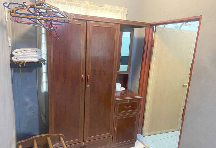 Отель Oyo 90910 Homestay D Lalang Inn