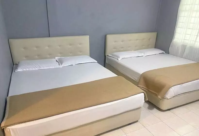 Hotelli Oyo 90910 Homestay D Lalang Inn