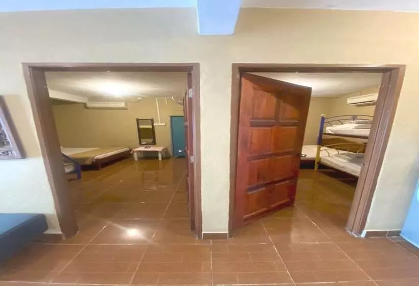 Hotelli Oyo 90910 Homestay D Lalang Inn