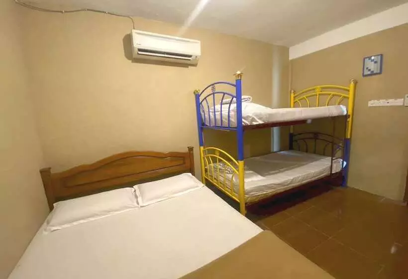 Hotelli Oyo 90910 Homestay D Lalang Inn
