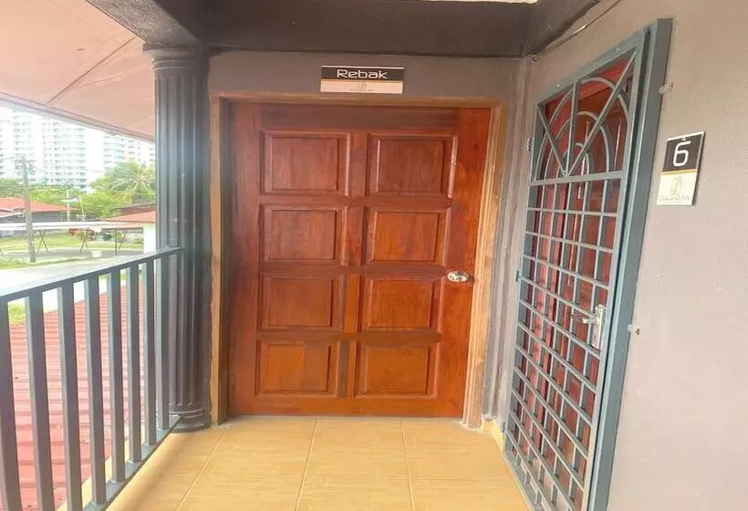 Hotelli Oyo 90910 Homestay D Lalang Inn