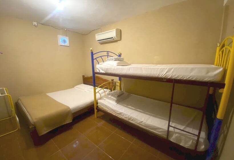 Отель Oyo 90910 Homestay D Lalang Inn