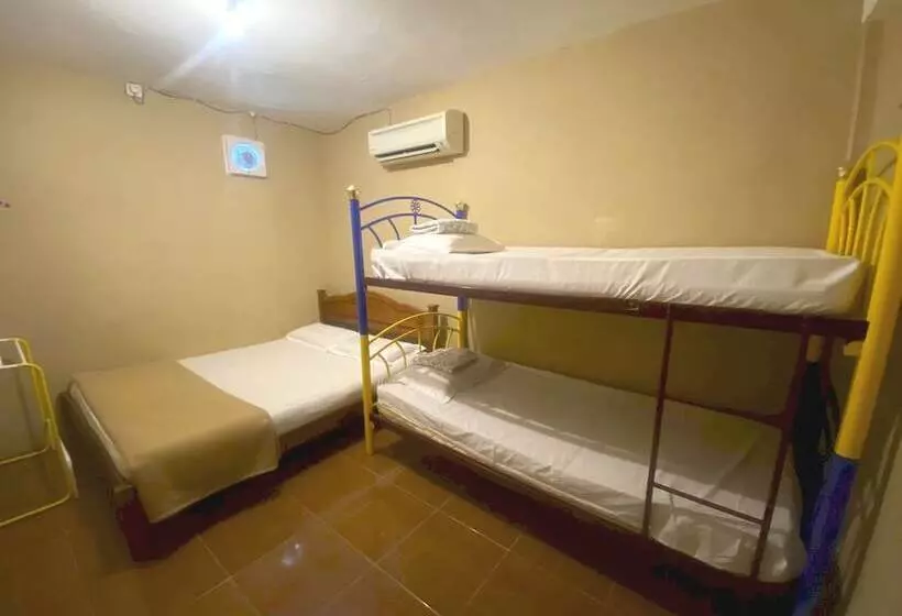 Hotelli Oyo 90910 Homestay D Lalang Inn