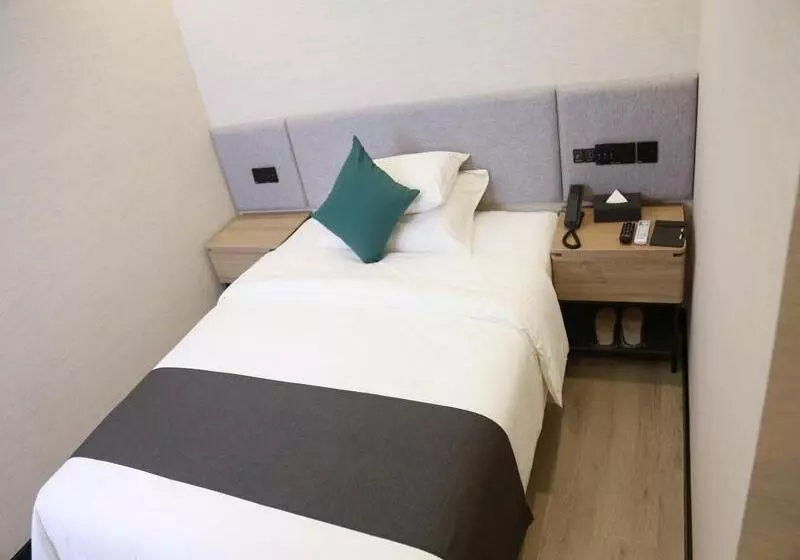 Hotelli Thank Inn Chain Fuyang Linquan Stadium