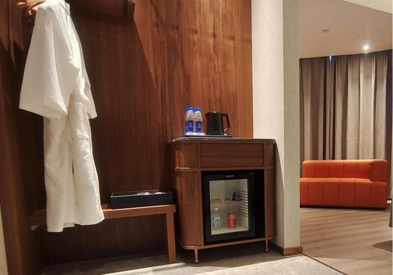 Lanou Hotel Lianyungang Donghai High Speed Railway Station Crystal City