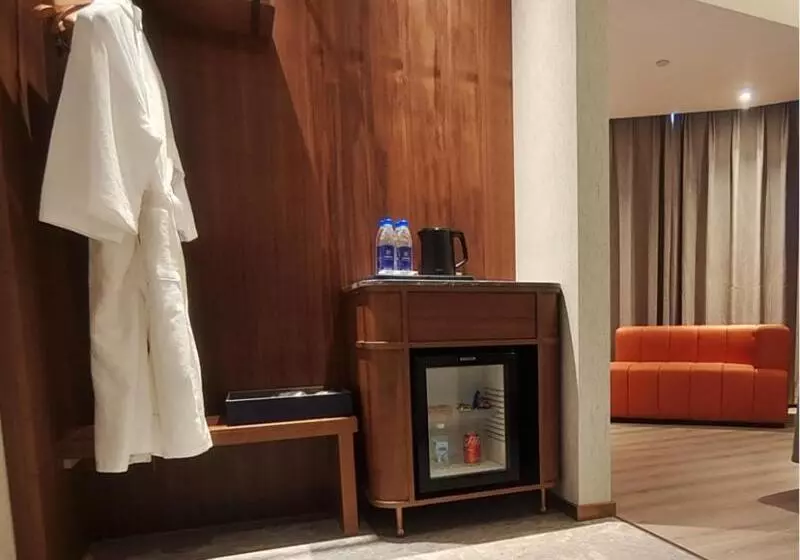 Lanou Hotel Lianyungang Donghai High Speed Railway Station Crystal City