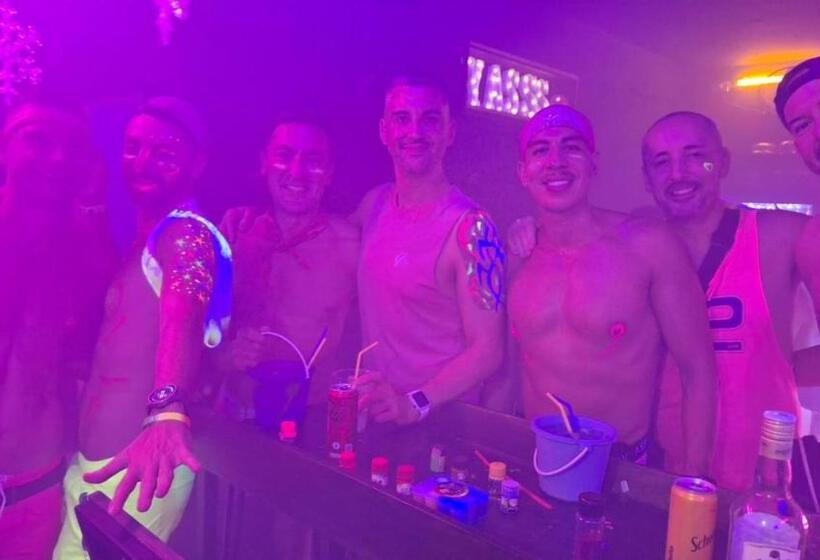 Disco Zoo Bar & Hostel