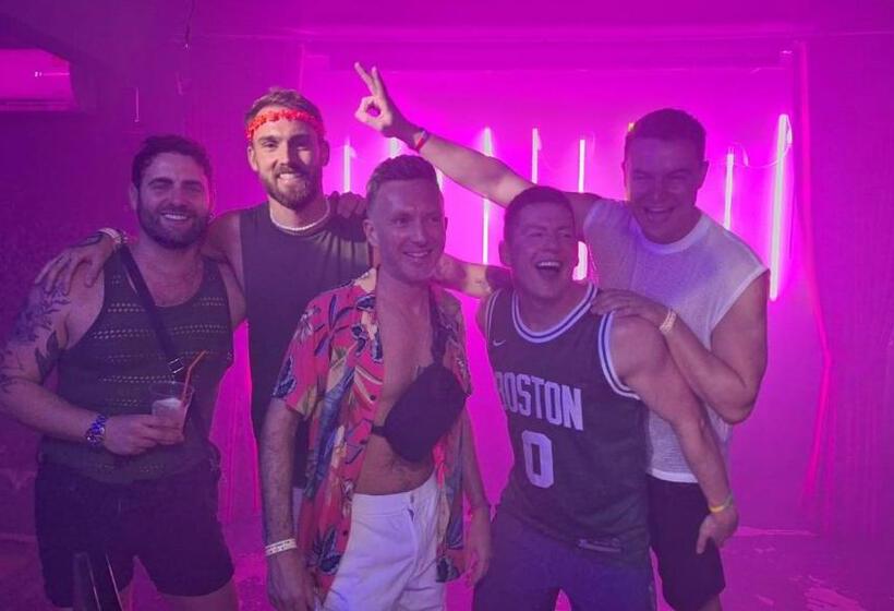 Disco Zoo Bar & Hostel