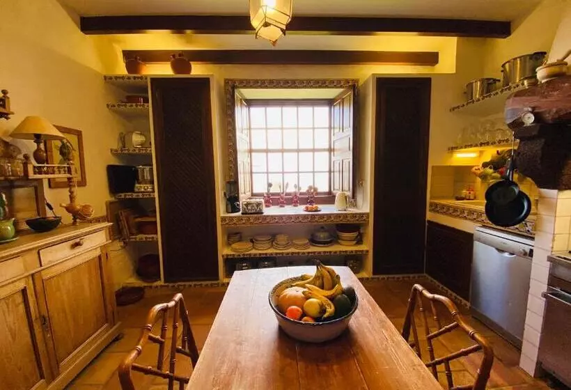 Aamiaismajoitus (B&B) La Rayuela Suites