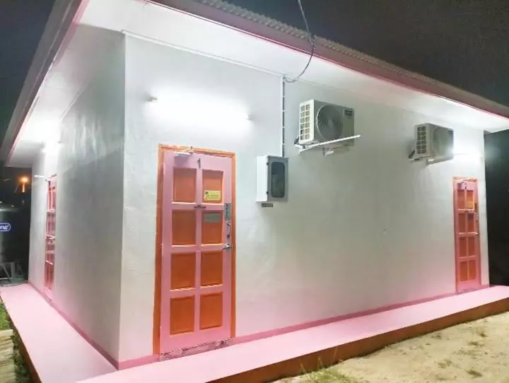 هتل کپسول Chalet Roomstay Mini Private Pool,penginapan Teratak Kandamus